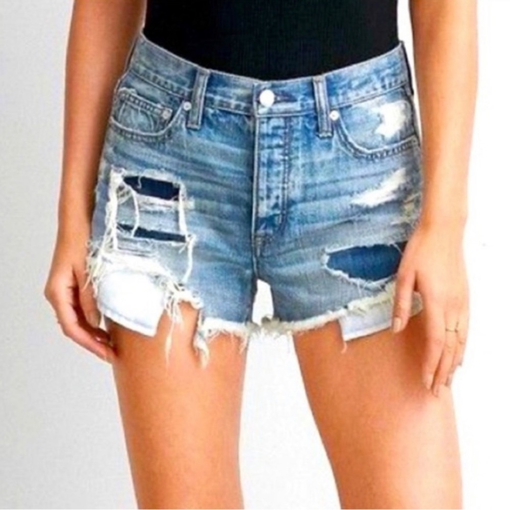American Eagle Vintage Hi-Rise Festival Distressed Denim Shorts Sz 6